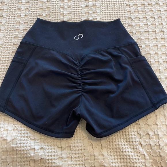 curves and combatboots black booty scrunch shorts - Picture 3 of 5